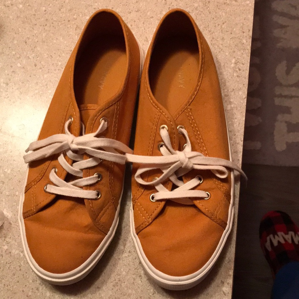 Old Navy mustard canvas shoes size 9